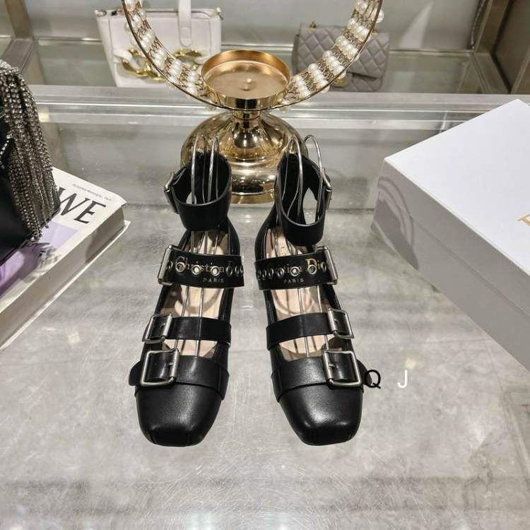 Picture of Dior Shoes _SKUDiorsz35-440J02023349